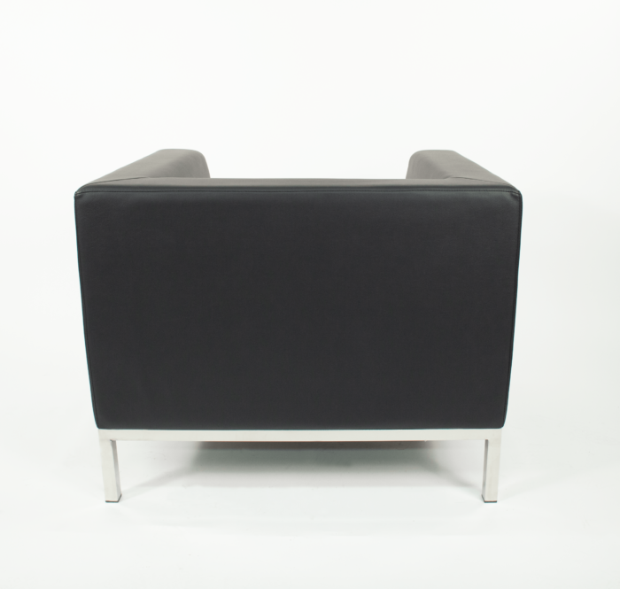 This is a picture of an OFW Ortona Lounge Chair.